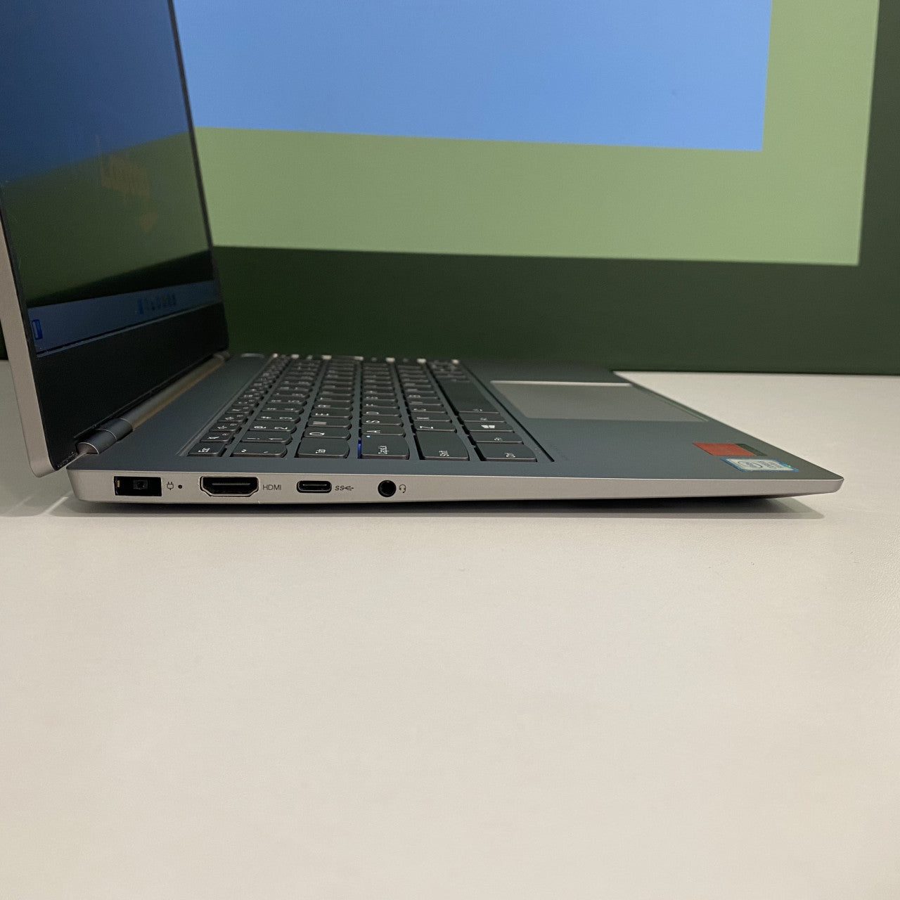 Lenovo ThinkBook 14s i5-8265U 8/256GB Radeon 540X