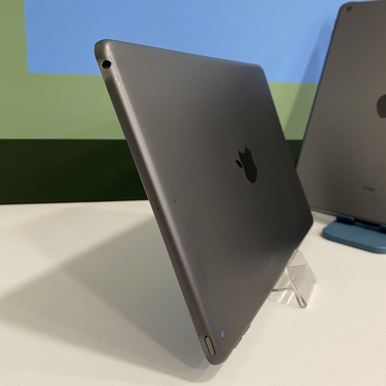 Apple iPad 7th Generacija 32GB / 2 na stanju