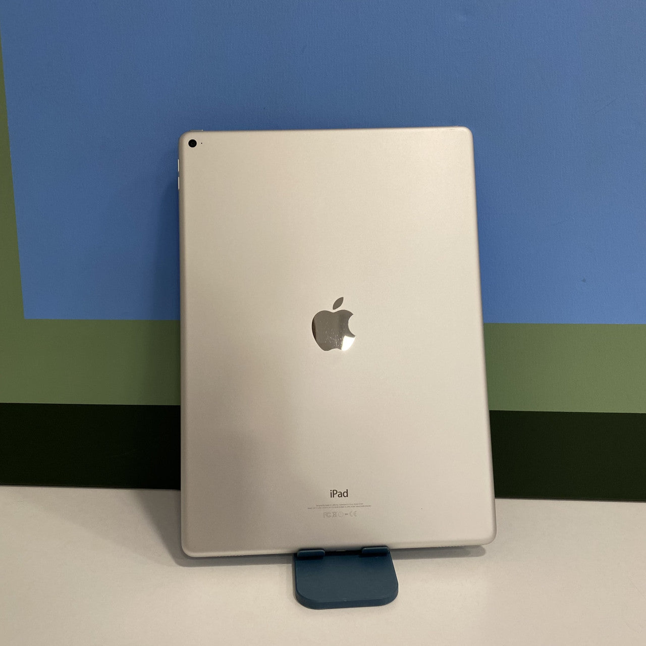 Apple iPad Pro 1st Gen 32GB / 12.9inch