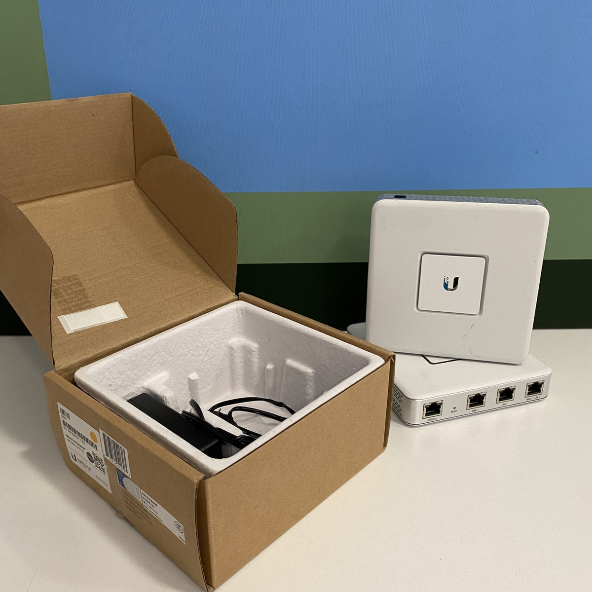 Ubiquiti Networks UniFi USG Security Gateway / 6 na stanju